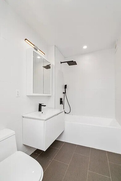 Building Photo - 241 W 75th St