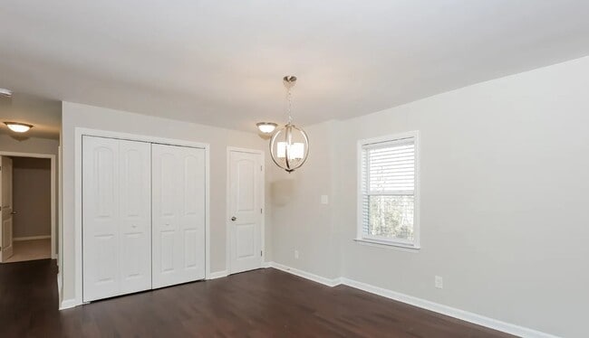 Building Photo - 631 Hurley Rd