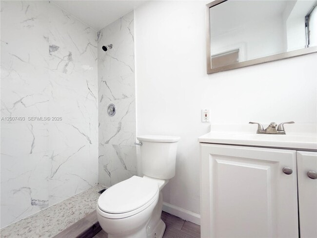 Building Photo - 410 Pinecrest Dr