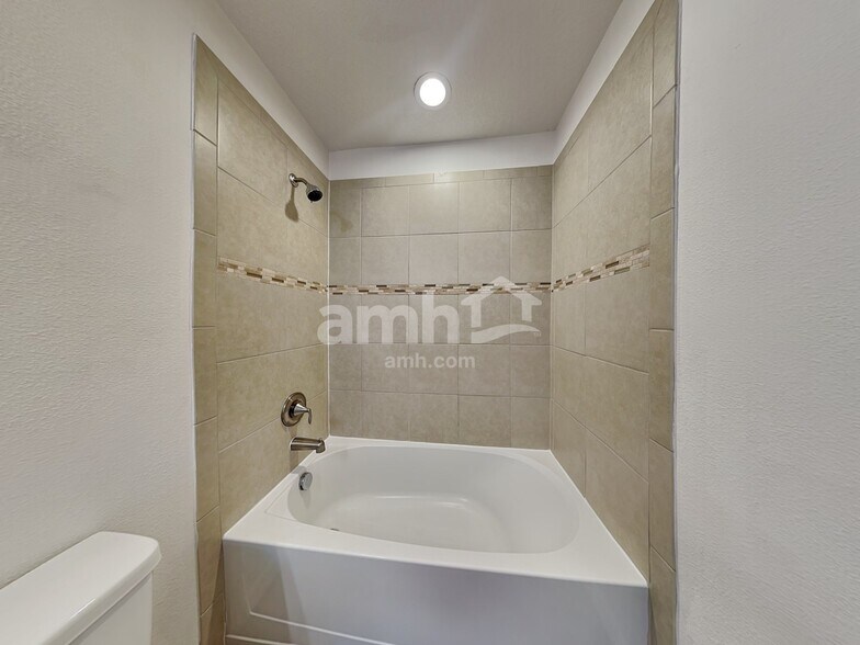 Building Photo - 11861 Thicket Wood Dr