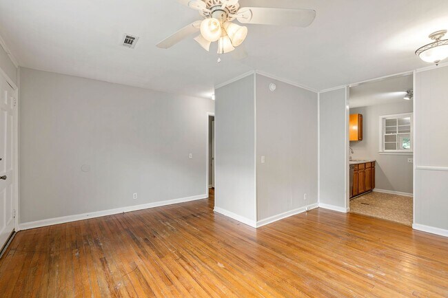 Building Photo - 409B