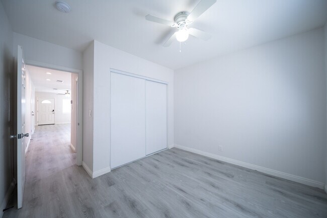 Building Photo - 120 E Shady Grove Dr