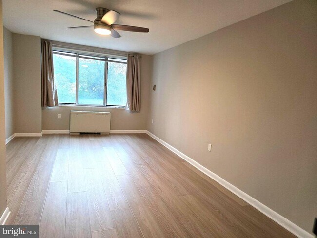 Building Photo - 10201 Grosvenor Pl