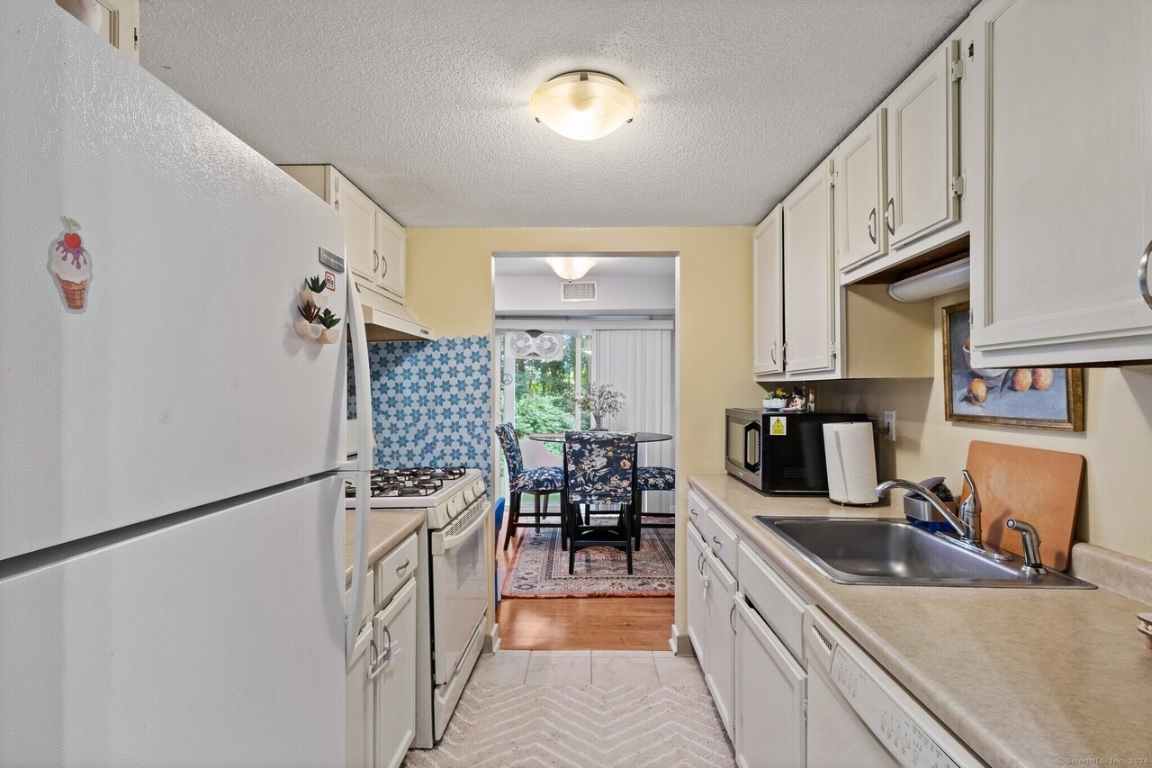 Building Photo - 59 Brookwood Dr