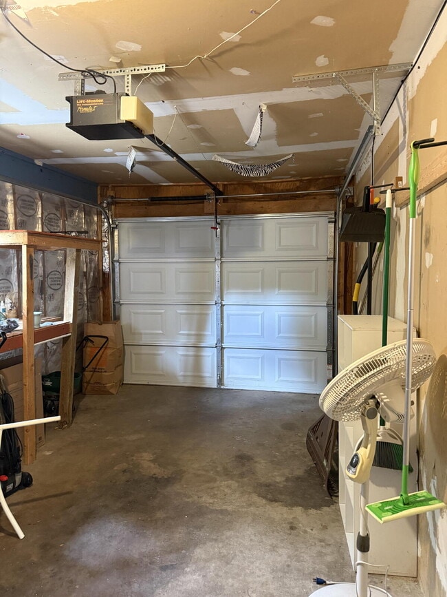 Building Photo - 3-Bedroom Home Available August 5th!