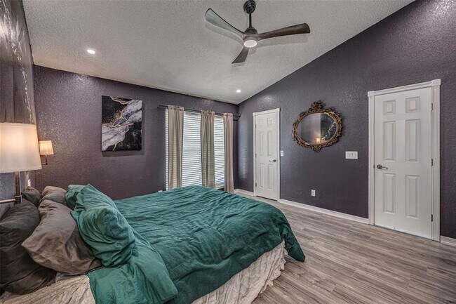 Building Photo - 8421 Woodhue Dr
