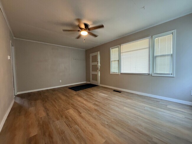 Building Photo - 1607 N 70th Ave