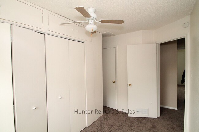 Building Photo - Two Story Willowsprings Home