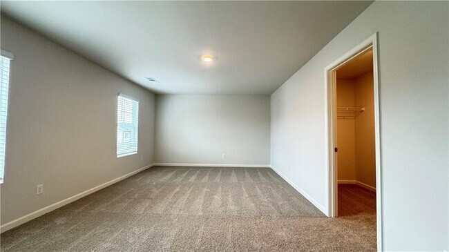 Building Photo - 132 HighGrove Wy