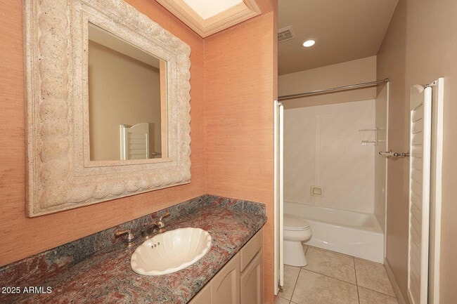 Building Photo - 9969 E Bayview Dr