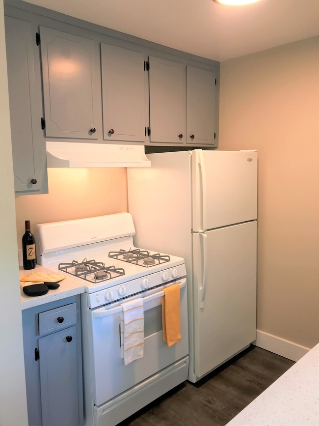 Building Photo - Yosemite Court Apartments