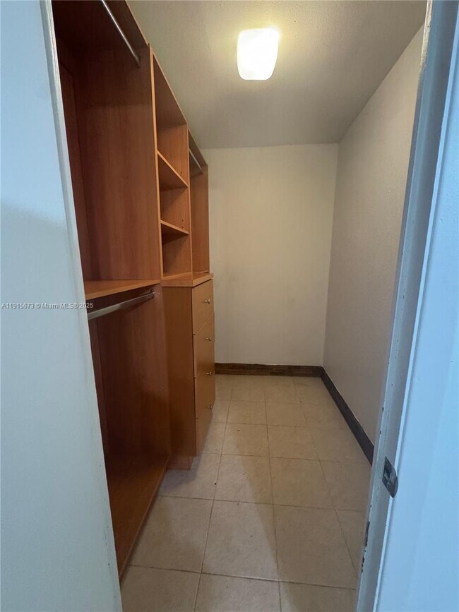 Building Photo - 7000 Crown Gate Ct