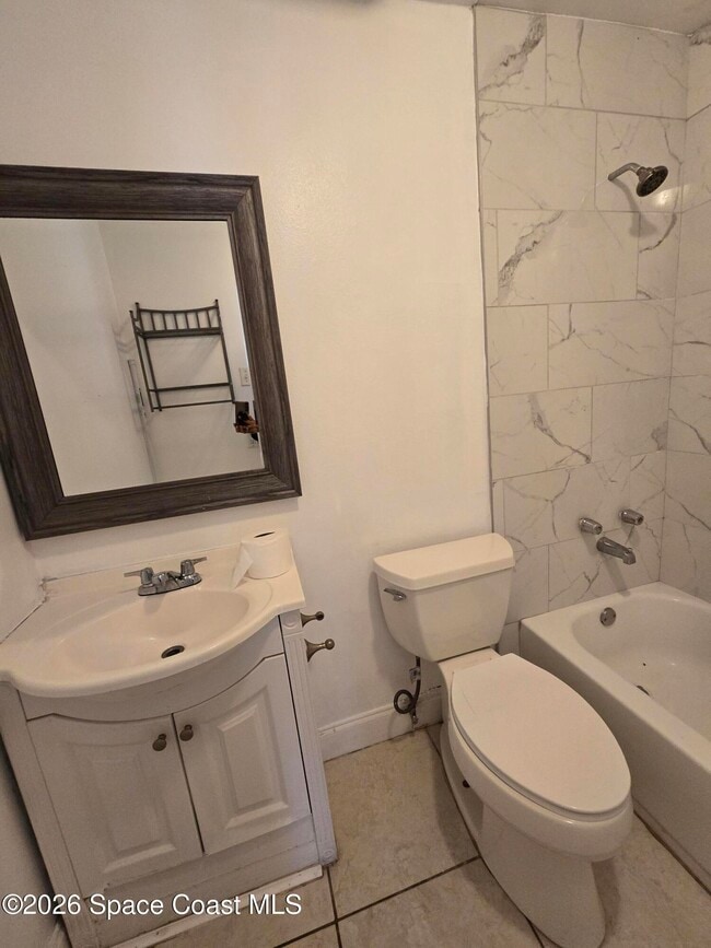 Building Photo - 771 Onyx Dr NE