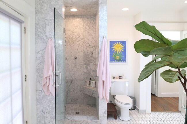 Bathroom - 1124 Manzanita St