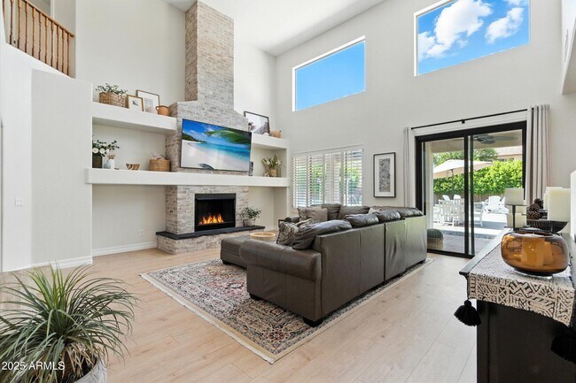 Building Photo - 1568 E Canyon Way