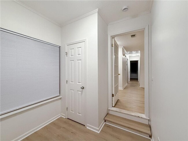 Building Photo - 10740 Plantation Bridge Dr