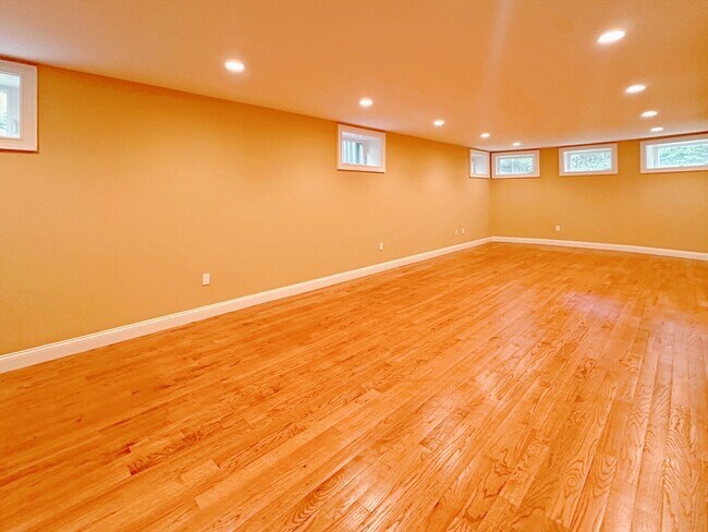 Building Photo - 62 Country Club Ln