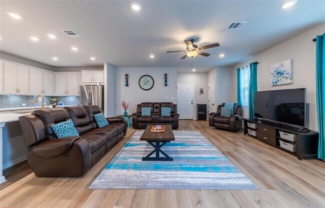 Building Photo - 2440 Berryville Ln