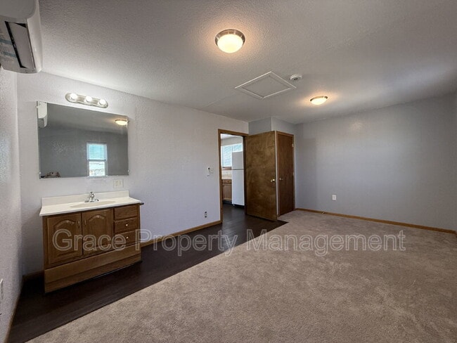 Building Photo - 1149 E 58th Ave