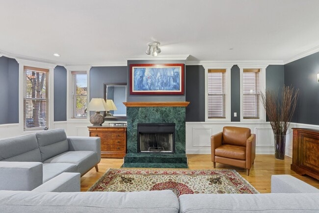 Building Photo - 3432 S Prairie Ave