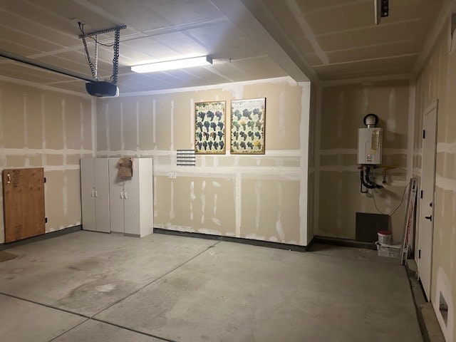 Building Photo - Welcome to this inviting 3-bedroom, 3-bath home located in a desirable Riverbank neighborhood