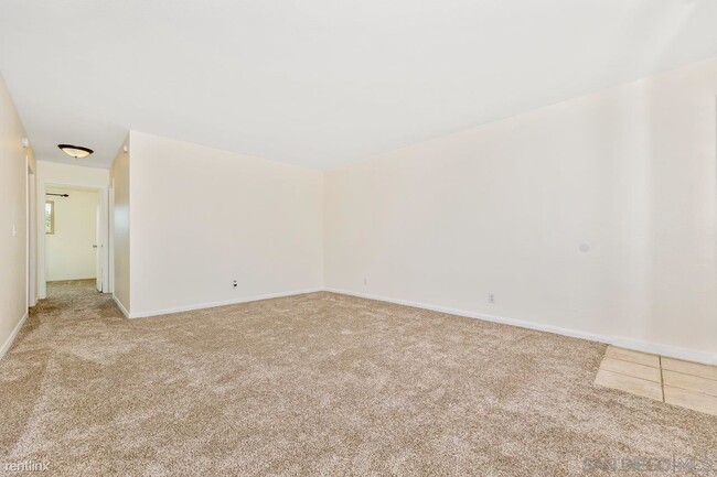 Building Photo - 2 br, 1.5 bath Condo - 1240 North Broadway...