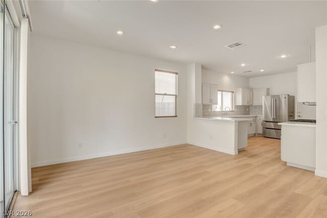 Building Photo - 10808 Wallflower Ave