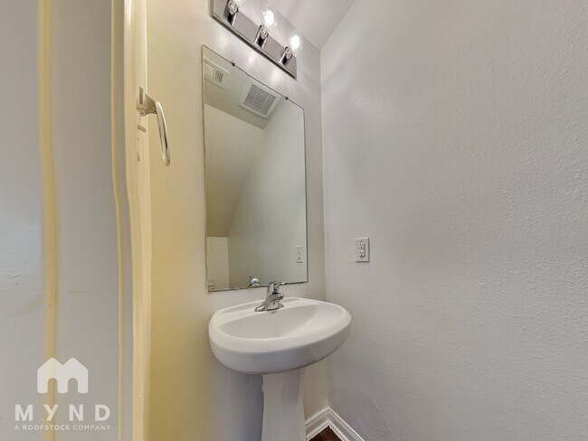 Building Photo - 6110 Coral Cv Rd