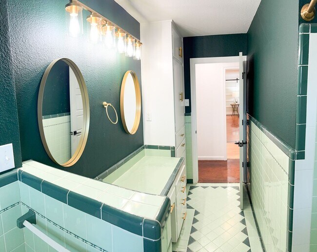 Building Photo - 2302 Brooklawn Dr