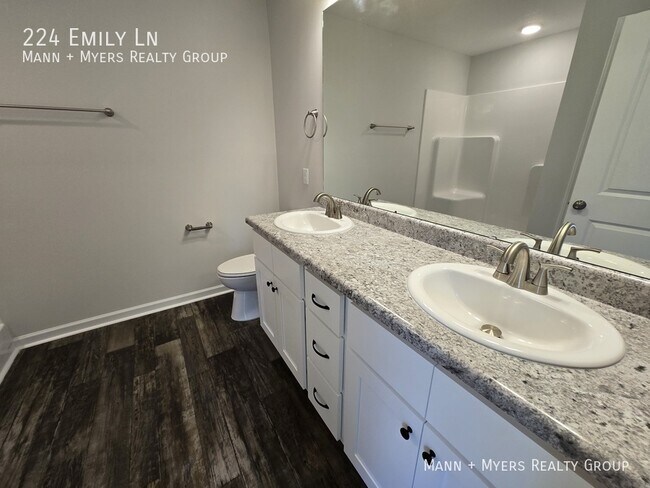 Building Photo - 224 Emily Ln