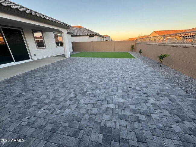 Building Photo - 3300 E Ranchhand Dr