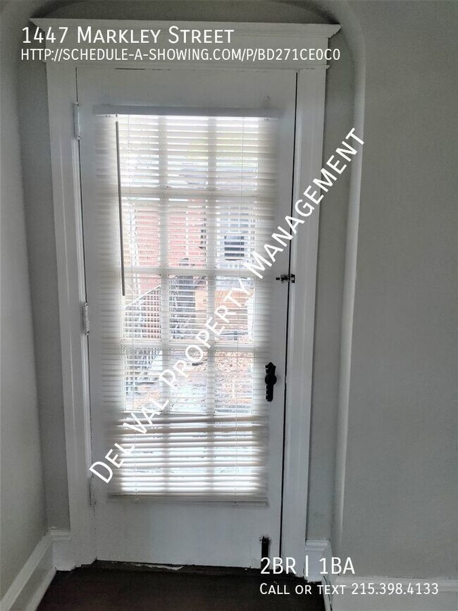 Building Photo - Brick-Front 2-BD, 1-BTH, Townhome for Rent...