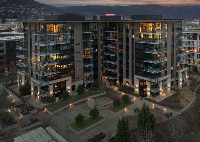 Building Photo - 1830 NW Riverscape St