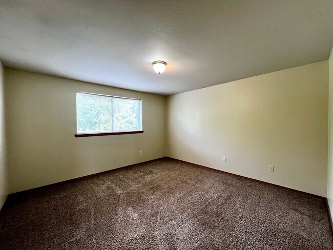Building Photo - pl102