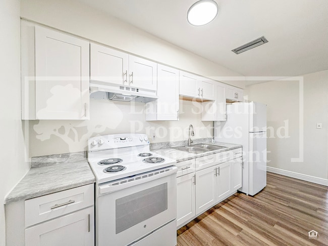 Building Photo - 1511 1/2 S. Dakota Avenue