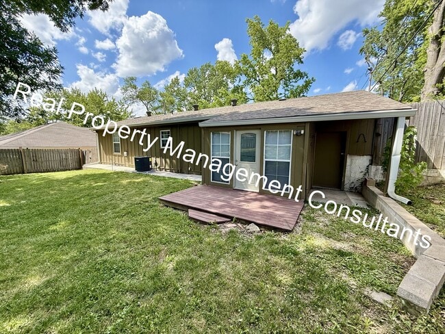 Building Photo - Updated 4 Bedroom, 2 Bath Home with Spacio...