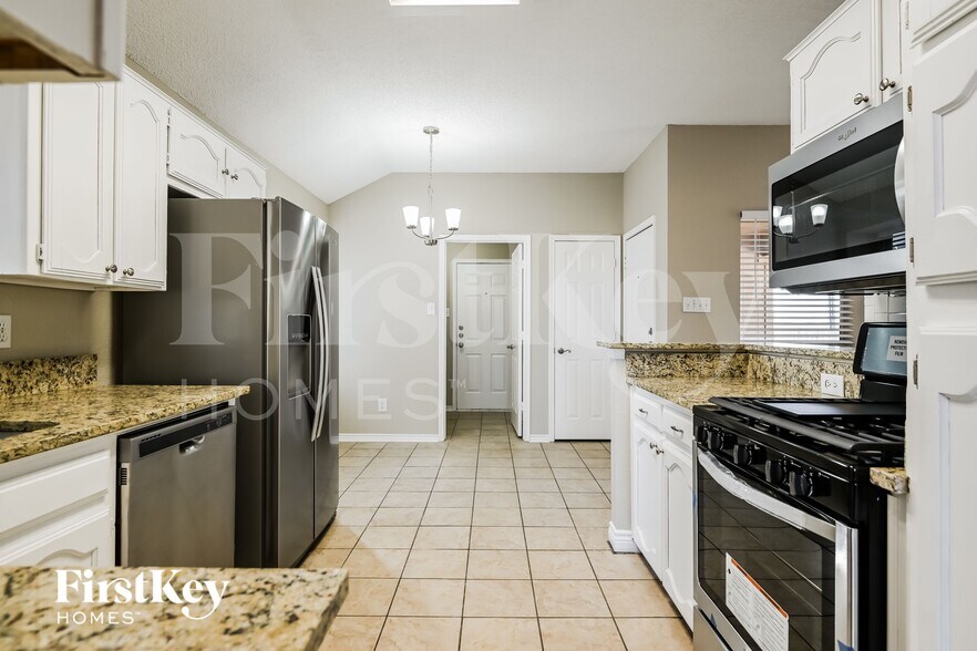 Building Photo - 2620 Buck Dr