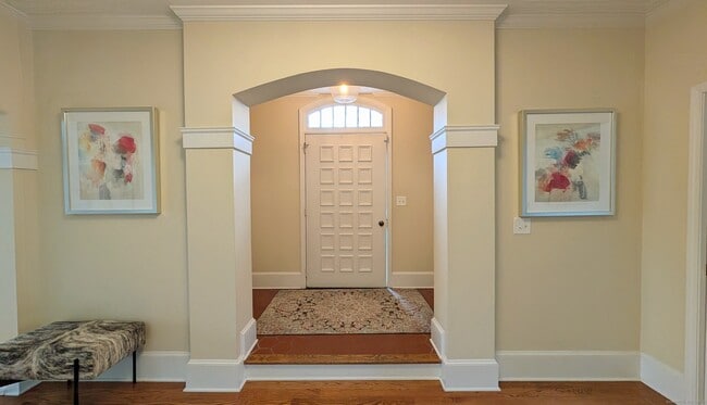 Building Photo - 40 Hull Pl