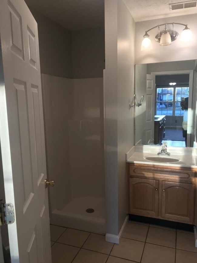 Building Photo - 3 bedroom in Louisville KY 40223