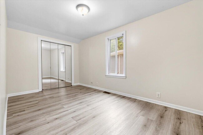 Building Photo - 9535 Listeria St