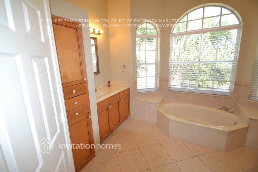 Building Photo - 2515 Glendale Dr