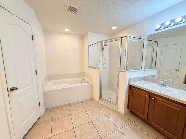 Building Photo - 10438 Vista Pines Loop
