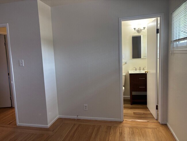 Building Photo - Prime Santa Clara Living Minutes from SCU, Valley Fair & Santana Row, Must See!!