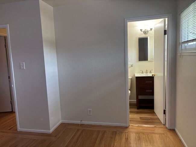 Building Photo - Well maintained 3 bed/2 bath in Santa Clara, bring your pet :)