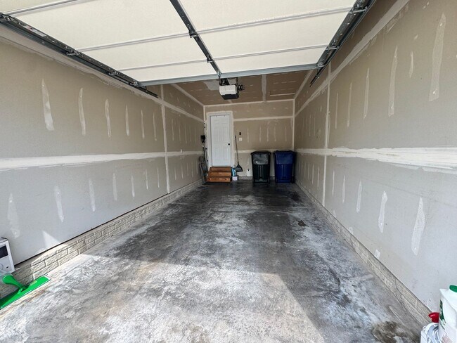 Building Photo - 1631 Jenna Dr