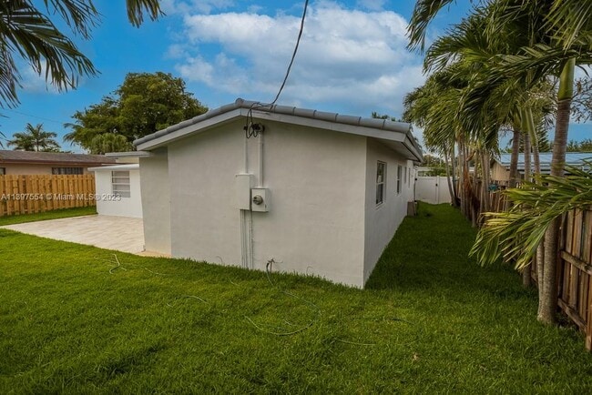 Building Photo - Hope Street, Hollywood, FL 33024 - 4 BR 2 BA Single-Family Home