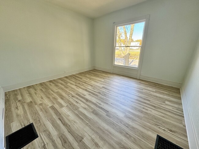 Building Photo - 915 W Taylor St