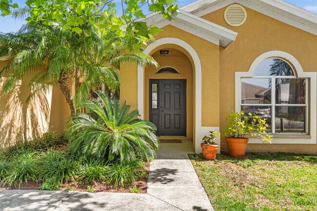 Building Photo - 545 Tuscanny St