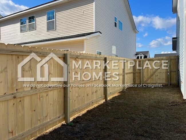 Building Photo - 390 Sessile Oak Dr