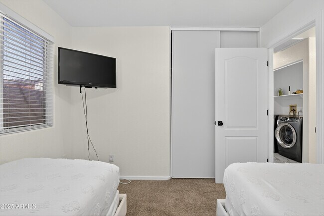Building Photo - 1682 E Kielly Ln